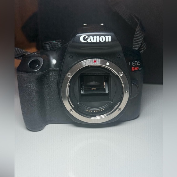 Canon EOS Rebel T6 Black DSLR Camera with 18-55mm lens- ER-300mm lens+ more! - Picture 5 of 16